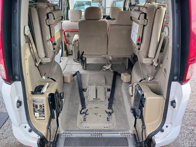 セレナ  福祉車両 スローパー 電動スロープ 電動固定 オートステップ アシストグリップ 3列8人乗り ナビ TV ETC Bカメラ(12枚目)
