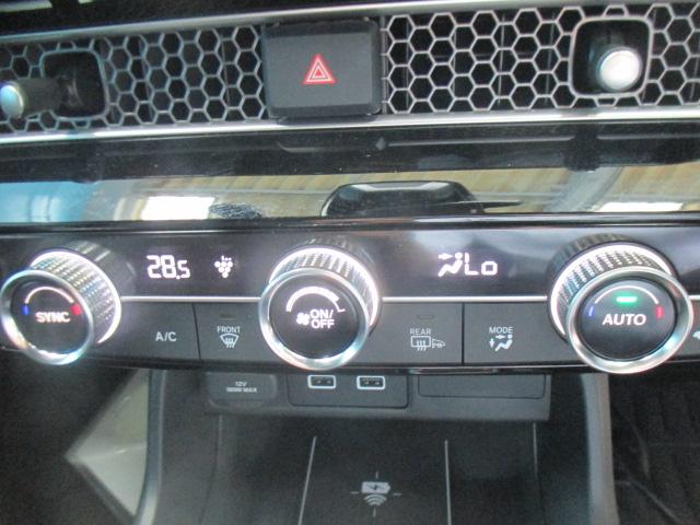 シビック ｅ：ＨＥＶ　ワンオーナー車　ホンダコネクトディスプレイ　リアカメラ　フルセグＴＶ　左右シートヒーター　フルオートエアコン　ＥＴＣ車載器　ドライブレコーダー　盗難防止システム　クリアランスソナー　地デジフルセグ（9枚目）