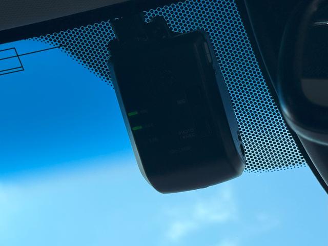 ヴェゼル Ｘ・ホンダセンシング　純正メモリーナビゲーション　純正アルミホイール　ＥＴＣ車載器　ＬＥＤヘッドライト　キーレス　フルオートエアコン　クルーズコントロール　Ｒカメラ　Ｗエアバッグ　盗難防止　ＬＥＤランプ　衝突軽減ブレ－キ（13枚目）