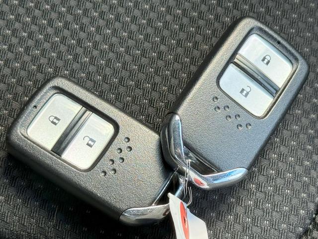ヴェゼル Ｘ・ホンダセンシング　純正メモリーナビゲーション　純正アルミホイール　ＥＴＣ車載器　ＬＥＤヘッドライト　キーレス　フルオートエアコン　クルーズコントロール　Ｒカメラ　Ｗエアバッグ　盗難防止　ＬＥＤランプ　衝突軽減ブレ－キ（17枚目）