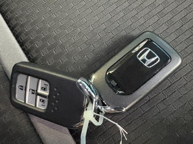 ステップワゴン モデューロＸホンダセンシング　純正１０インチメモリーナビ、フリップダウンモニター、アドバンスドルームミラー、ＥＴＣ２．０、純正前後ドライブレコーダー、ＬＥＤヘッドライト、スマートキー　禁煙　クルコン　パーキングアシスト　Ｂカメラ（16枚目）