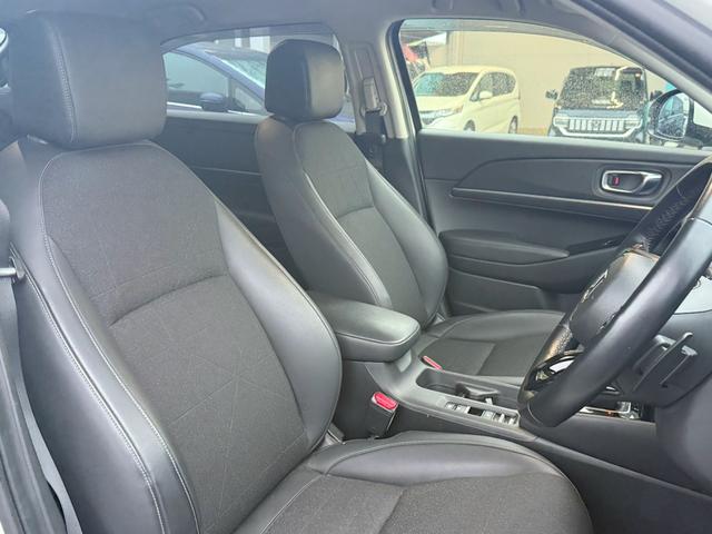 ヴェゼル ｅ：ＨＥＶＺ　純正メモリーナビゲーション　ＥＴＣ車載器　純正前後ドライブレコーダー　パワーテールゲート　ハンドルヒーター　パーキングセンサー　盗難防止装置　ドラレコ付き　Ｒカメラ　記録簿　フルセグテレビ　Ｐセンサー（3枚目）