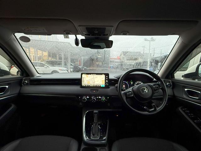 ヴェゼル ｅ：ＨＥＶＺ　純正メモリーナビゲーション　ＥＴＣ車載器　純正前後ドライブレコーダー　パワーテールゲート　ハンドルヒーター　パーキングセンサー　盗難防止装置　ドラレコ付き　Ｒカメラ　記録簿　フルセグテレビ　Ｐセンサー（5枚目）