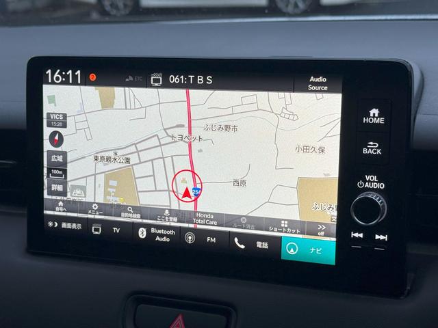 ヴェゼル ｅ：ＨＥＶＺ　純正メモリーナビゲーション　ＥＴＣ車載器　純正前後ドライブレコーダー　パワーテールゲート　ハンドルヒーター　パーキングセンサー　盗難防止装置　ドラレコ付き　Ｒカメラ　記録簿　フルセグテレビ　Ｐセンサー（8枚目）