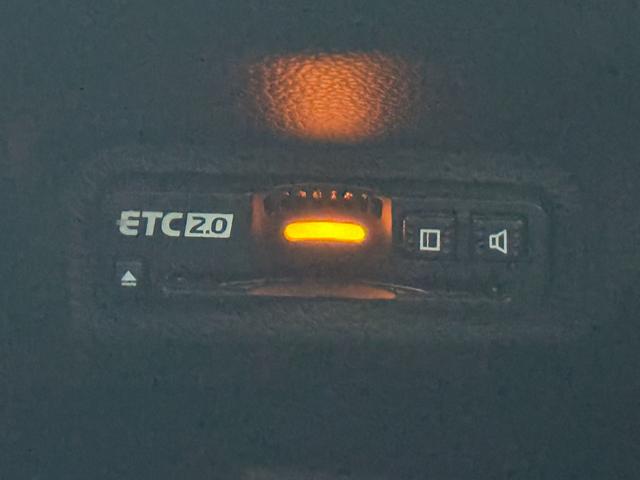 ヴェゼル ｅ：ＨＥＶＺ　純正メモリーナビゲーション　ＥＴＣ車載器　純正前後ドライブレコーダー　パワーテールゲート　ハンドルヒーター　パーキングセンサー　盗難防止装置　ドラレコ付き　Ｒカメラ　記録簿　フルセグテレビ　Ｐセンサー（11枚目）