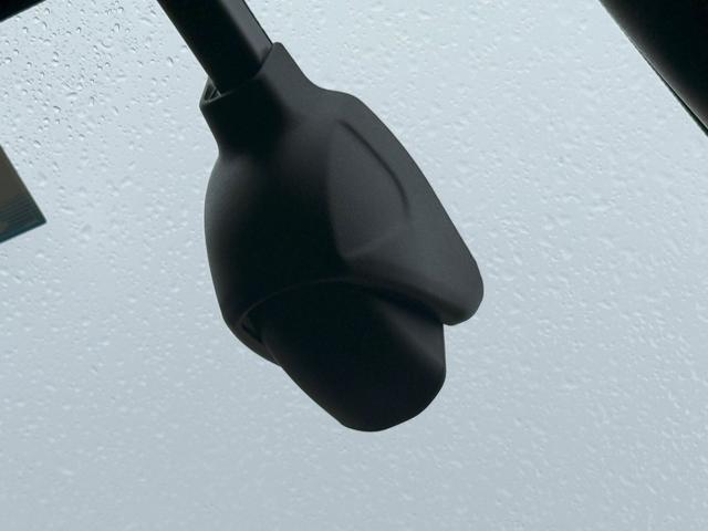 ヴェゼル ｅ：ＨＥＶＺ　純正メモリーナビゲーション　ＥＴＣ車載器　純正前後ドライブレコーダー　パワーテールゲート　ハンドルヒーター　パーキングセンサー　盗難防止装置　ドラレコ付き　Ｒカメラ　記録簿　フルセグテレビ　Ｐセンサー（12枚目）