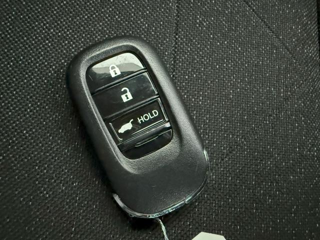 ヴェゼル ｅ：ＨＥＶＺ　純正メモリーナビゲーション　ＥＴＣ車載器　純正前後ドライブレコーダー　パワーテールゲート　ハンドルヒーター　パーキングセンサー　盗難防止装置　ドラレコ付き　Ｒカメラ　記録簿　フルセグテレビ　Ｐセンサー（19枚目）