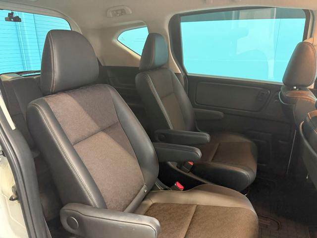 フリードハイブリッド ハイブリッド・クロスターホンダセンシング 純正メモリーナビゲーション バックカメラ ETC スマートキー LEDヘッドライト LEDフォグライト 前後ドライブレコーダー 純正アルミホイール 両側Pスライドドア USB DVD再生可能 ABS(4枚目)