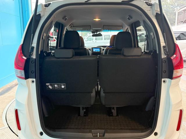 フリードハイブリッド ハイブリッド・クロスターホンダセンシング 純正メモリーナビゲーション バックカメラ ETC スマートキー LEDヘッドライト LEDフォグライト 前後ドライブレコーダー 純正アルミホイール 両側Pスライドドア USB DVD再生可能 ABS(17枚目)