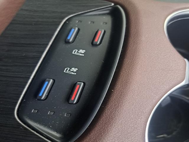 ハリアー Ｚレザーパッケージ　純正ナビゲーション　３６０度カメラ　ＥＴＣ　モデリスタフルエアロ　純正アルミホイール　ＬＥＤヘッドライト　スマートキーシートエアコン　シートヒーター　純正前後ドライブレコーダー　ローダウン　クリソナ（13枚目）