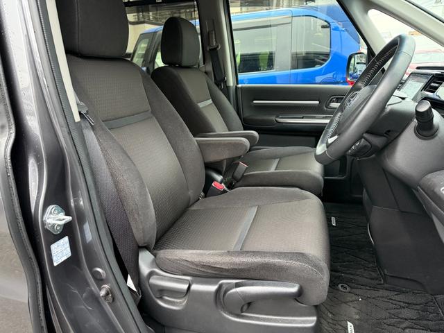 ステップワゴンスパーダ ｅ：ＨＥＶスパーダＧホンダセンシング　ワンオーナー　純正メモリーナビゲーション　フルセグＴＶ　Ｂｌｕｅｔｏｏｔｈ接続　バックカメラ　ＥＴＣ　純正ドライブレコーダー　ＬＥＤヘッドライト　ウォークスルー　ＬＥＤライト　セキュリティアラーム（3枚目）