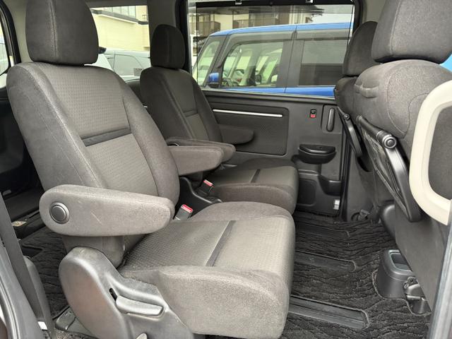 ステップワゴンスパーダ ｅ：ＨＥＶスパーダＧホンダセンシング　ワンオーナー　純正メモリーナビゲーション　フルセグＴＶ　Ｂｌｕｅｔｏｏｔｈ接続　バックカメラ　ＥＴＣ　純正ドライブレコーダー　ＬＥＤヘッドライト　ウォークスルー　ＬＥＤライト　セキュリティアラーム（4枚目）