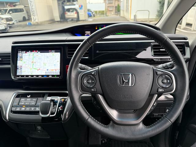 ステップワゴンスパーダ ｅ：ＨＥＶスパーダＧホンダセンシング　ワンオーナー　純正メモリーナビゲーション　フルセグＴＶ　Ｂｌｕｅｔｏｏｔｈ接続　バックカメラ　ＥＴＣ　純正ドライブレコーダー　ＬＥＤヘッドライト　ウォークスルー　ＬＥＤライト　セキュリティアラーム（7枚目）