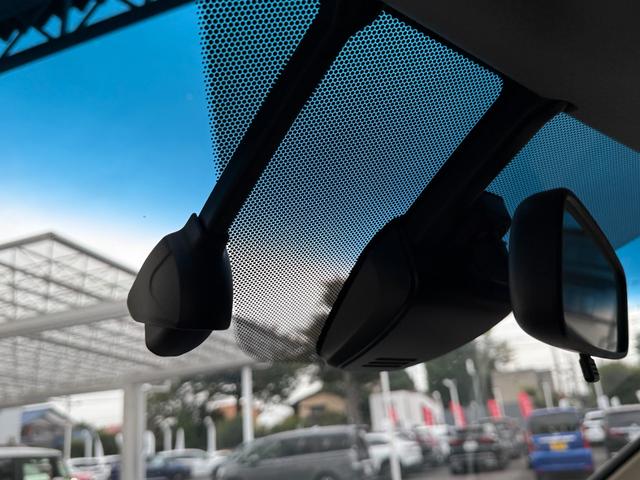 ステップワゴンスパーダ ｅ：ＨＥＶスパーダＧホンダセンシング　ワンオーナー　純正メモリーナビゲーション　フルセグＴＶ　Ｂｌｕｅｔｏｏｔｈ接続　バックカメラ　ＥＴＣ　純正ドライブレコーダー　ＬＥＤヘッドライト　ウォークスルー　ＬＥＤライト　セキュリティアラーム（13枚目）