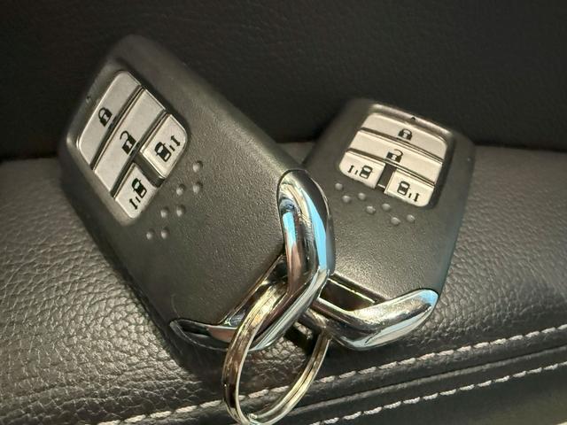 フリードハイブリッド ハイブリッド・Ｇホンダセンシング　Ｓパッケージ、Ｃパッケージ、純正メモリーナビ、ＥＴＣ車載器、アダプティブクルーズコントロール、純正フロントドライブレコーダー、バックカメラ、純正アルミホイール、　フロントカメラ　軽減ブレーキ　記録簿（18枚目）