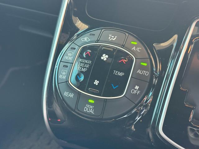 ヴォクシー ＺＳ煌ＩＩ　純正メモリーナビ、フリップダウンモニター、前後ドライブレコーダー、バックカメラ、純正アルミホイール、衝突軽減ブレーキ、両側電動スライドドア　スマートキー・プッシュスタート　バックガイドモニター　ＶＳＣ（8枚目）