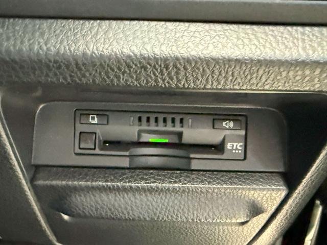 ヴォクシー ＺＳ煌ＩＩ　純正メモリーナビ、フリップダウンモニター、前後ドライブレコーダー、バックカメラ、純正アルミホイール、衝突軽減ブレーキ、両側電動スライドドア　スマートキー・プッシュスタート　バックガイドモニター　ＶＳＣ（12枚目）