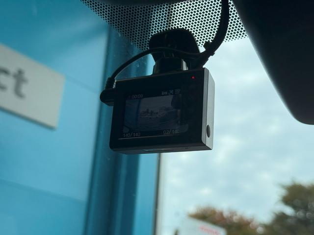 ヴォクシー ＺＳ煌ＩＩ　純正メモリーナビ、フリップダウンモニター、前後ドライブレコーダー、バックカメラ、純正アルミホイール、衝突軽減ブレーキ、両側電動スライドドア　スマートキー・プッシュスタート　バックガイドモニター　ＶＳＣ（13枚目）