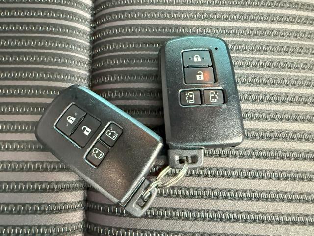 ヴォクシー ＺＳ煌ＩＩ　純正メモリーナビ、フリップダウンモニター、前後ドライブレコーダー、バックカメラ、純正アルミホイール、衝突軽減ブレーキ、両側電動スライドドア　スマートキー・プッシュスタート　バックガイドモニター　ＶＳＣ（20枚目）