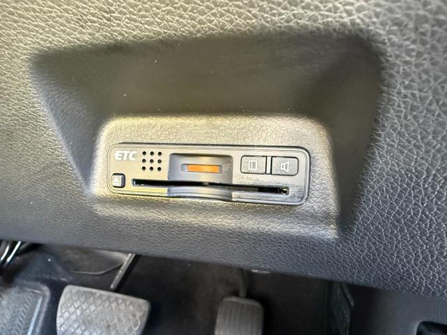 ジェイド ハイブリッドX ワンオーナー 純正ナビゲーション フルセグTV Bluetooth接続 バックカメラ ETC LEDヘッドライト 純正ドライブレコーダー スマキー 地デジフルセグ 踏み間違い防止装置 横滑り防止 AC(12枚目)