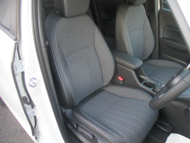 フィット e:HEVホーム 当社登録済未使用車 ナビ装着用スペシャルパッケージ フルオートエアコン ホンダセンシング スマートキー LEDヘッドライト 前後誤発進抑制機能 助手席エアバッグ 運転席エアバッグ 1オナ 禁煙 ABS(4枚目)