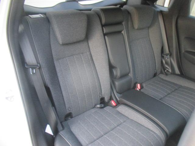 フィット e:HEVホーム 当社登録済未使用車 ナビ装着用スペシャルパッケージ フルオートエアコン LEDヘッドライト ホンダセンシング スマートキー 前後誤発進抑制機能 助手席エアバッグ 運転席エアバッグ 1オナ 禁煙 ABS(5枚目)