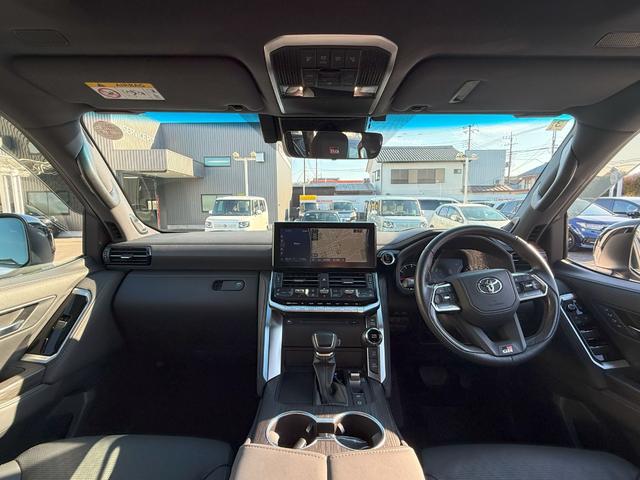 ランドクルーザー ＧＲスポーツ　純正メモリーナビゲーション　パワーテールゲート　サンルーフ　電動シート　シートエアコン　シートヒーター　ハンドルヒーター　クールボックス　ＥＴＣ車載器　キーフリー　デュアルエアコン　ナビＴＶ　ＬＥＤ（7枚目）