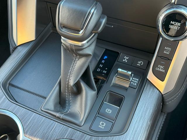 ランドクルーザー ＧＲスポーツ　純正メモリーナビゲーション　パワーテールゲート　サンルーフ　電動シート　シートエアコン　シートヒーター　ハンドルヒーター　クールボックス　ＥＴＣ車載器　キーフリー　デュアルエアコン　ナビＴＶ　ＬＥＤ（17枚目）