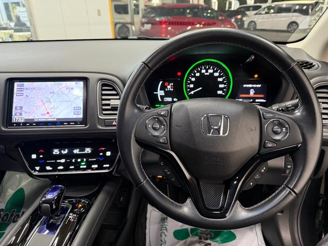 ヴェゼル ハイブリッドＺ・ホンダセンシング　純正メモリーナビゲーション　フルセグＴＶ　Ｂｌｕｅｔｏｏｔｈ接続　バックカメラ　ＥＴＣ　ＬＥＤヘッドライト　純正ドライブレコーダー　レーダーサポート　ＤＶＤ再生機能　横滑り防止システム　盗難防止装置（6枚目）