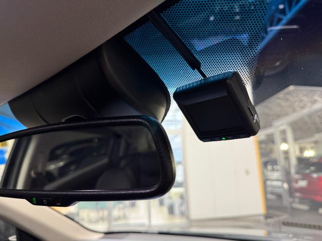 ヴェゼル ハイブリッドＺ・ホンダセンシング　純正メモリーナビゲーション　フルセグＴＶ　Ｂｌｕｅｔｏｏｔｈ接続　バックカメラ　ＥＴＣ　ＬＥＤヘッドライト　純正ドライブレコーダー　レーダーサポート　ＤＶＤ再生機能　横滑り防止システム　盗難防止装置（12枚目）