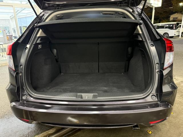 ヴェゼル ハイブリッドＺ・ホンダセンシング　純正メモリーナビゲーション　フルセグＴＶ　Ｂｌｕｅｔｏｏｔｈ接続　バックカメラ　ＥＴＣ　ＬＥＤヘッドライト　純正ドライブレコーダー　レーダーサポート　ＤＶＤ再生機能　横滑り防止システム　盗難防止装置（14枚目）