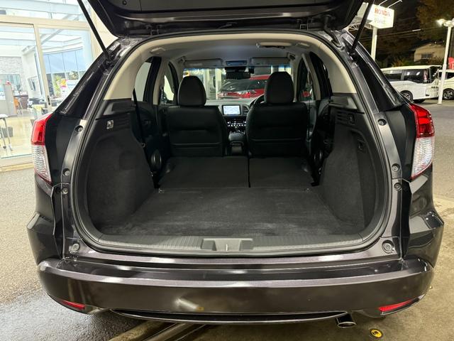 ヴェゼル ハイブリッドＺ・ホンダセンシング　純正メモリーナビゲーション　フルセグＴＶ　Ｂｌｕｅｔｏｏｔｈ接続　バックカメラ　ＥＴＣ　ＬＥＤヘッドライト　純正ドライブレコーダー　レーダーサポート　ＤＶＤ再生機能　横滑り防止システム　盗難防止装置（15枚目）