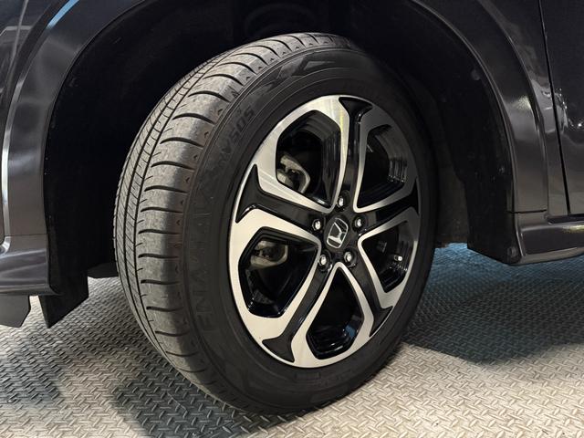 ヴェゼル ハイブリッドＺ・ホンダセンシング　純正メモリーナビゲーション　フルセグＴＶ　Ｂｌｕｅｔｏｏｔｈ接続　バックカメラ　ＥＴＣ　ＬＥＤヘッドライト　純正ドライブレコーダー　レーダーサポート　ＤＶＤ再生機能　横滑り防止システム　盗難防止装置（16枚目）