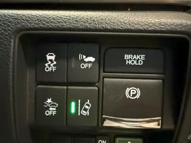 オデッセイハイブリッド ハイブリッドアブソルート・ＥＸホンダセンシング　メーカー装着メモリーナビゲーション　３６０度マルチビューカメラ　シートヒーターＥＴＣ　後席モニター　ＨＤＭＩ接続　スマートキー　パワーシート　衝突被害軽減Ｓ　Ｂカメラ　ＰＷシート　ＬＥＤライト　ＵＳＢ（18枚目）