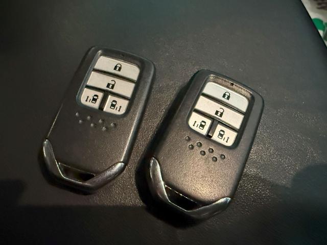 オデッセイハイブリッド ハイブリッドアブソルート・ＥＸホンダセンシング　メーカー装着メモリーナビゲーション　３６０度マルチビューカメラ　シートヒーターＥＴＣ　後席モニター　ＨＤＭＩ接続　スマートキー　パワーシート　衝突被害軽減Ｓ　Ｂカメラ　ＰＷシート　ＬＥＤライト　ＵＳＢ（24枚目）