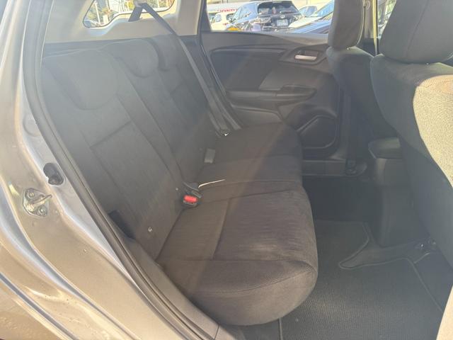 シャトル ハイブリッドホンダセンシング　社外メモリーナビゲーション　バックカメラ　ＥＴＣ　スマートキー　フロートエアコン　　衝突軽減ブレーキ　ハロゲンヘッドライト　横滑防止機能　社外ドライブレコーダー　リヤカメラ　Ｄレコ　デュアルエアバッグ（4枚目）