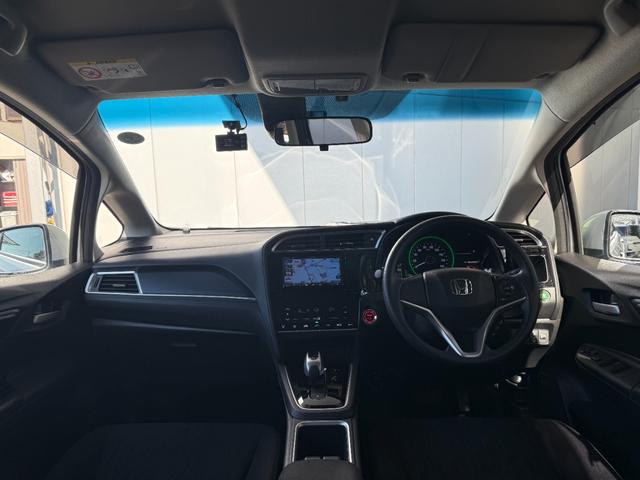 シャトル ハイブリッドホンダセンシング　社外メモリーナビゲーション　バックカメラ　ＥＴＣ　スマートキー　フロートエアコン　　衝突軽減ブレーキ　ハロゲンヘッドライト　横滑防止機能　社外ドライブレコーダー　リヤカメラ　Ｄレコ　デュアルエアバッグ（5枚目）