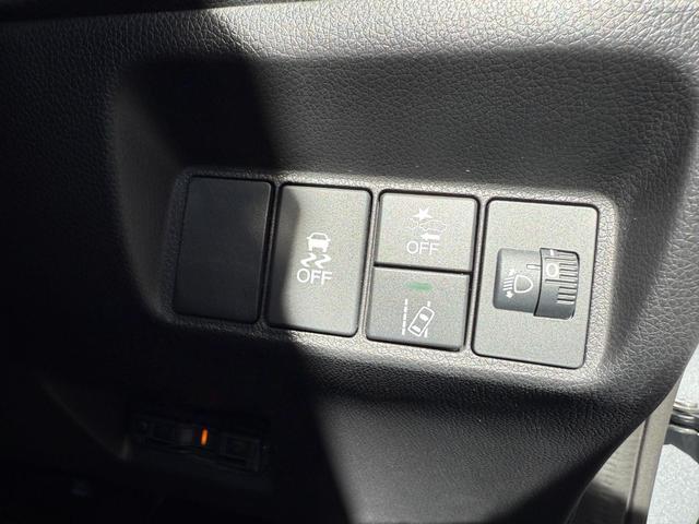 シャトル ハイブリッドホンダセンシング　社外メモリーナビゲーション　バックカメラ　ＥＴＣ　スマートキー　フロートエアコン　　衝突軽減ブレーキ　ハロゲンヘッドライト　横滑防止機能　社外ドライブレコーダー　リヤカメラ　Ｄレコ　デュアルエアバッグ（13枚目）