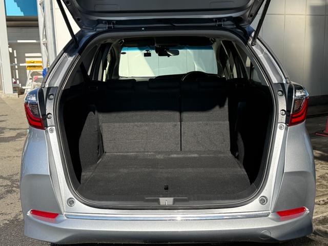 シャトル ハイブリッドホンダセンシング　社外メモリーナビゲーション　バックカメラ　ＥＴＣ　スマートキー　フロートエアコン　　衝突軽減ブレーキ　ハロゲンヘッドライト　横滑防止機能　社外ドライブレコーダー　リヤカメラ　Ｄレコ　デュアルエアバッグ（14枚目）