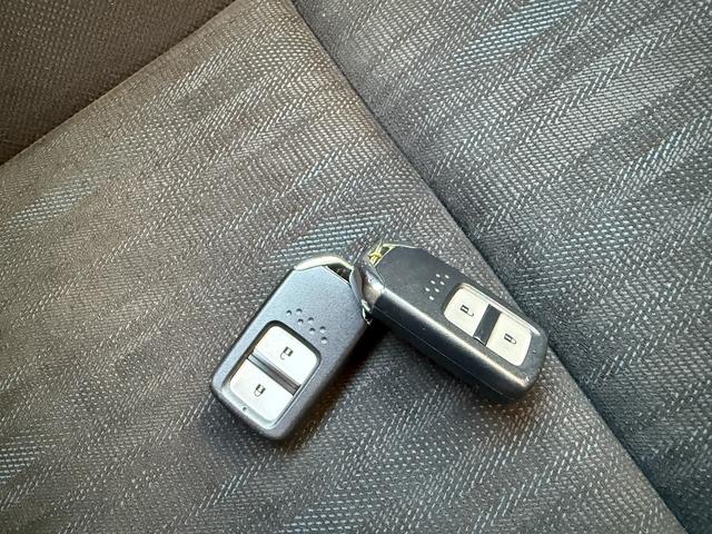 シャトル ハイブリッドホンダセンシング　社外メモリーナビゲーション　バックカメラ　ＥＴＣ　スマートキー　フロートエアコン　　衝突軽減ブレーキ　ハロゲンヘッドライト　横滑防止機能　社外ドライブレコーダー　リヤカメラ　Ｄレコ　デュアルエアバッグ（16枚目）