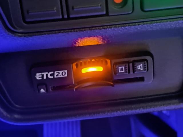 オデッセイハイブリッド ハイブリッドアブソルート・EXホンダセンシング 純正メモリーナビゲーション 両側電動スライドドア ETC車載器 LEDヘッドライト 純正アルミホイール 360度マルチビューカメラ 社外前後ドライブレコーダー 後席モニター 衝突被害軽減S Bカメラ(12枚目)