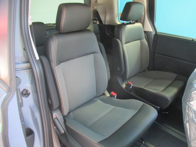 フリード ｅ：ＨＥＶクロスター　当社業務使用車　ナビ装着用スペシャルパッケージ　フルオートエアコン　リアクーラー　純正１５インチアルミホイール　ＬＥＤヘッドライト　スマートキー　ワンオーナー　Ｓヒーター　衝突軽減ブレーキシステム（5枚目）