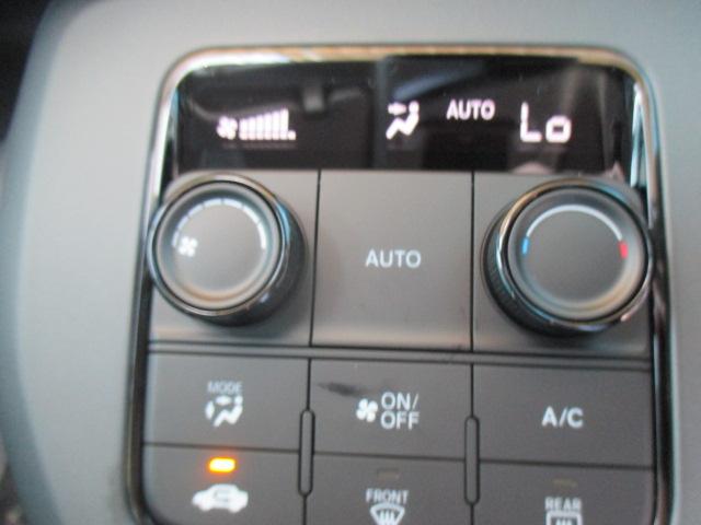 フリード ｅ：ＨＥＶクロスター　当社業務使用車　ナビ装着用スペシャルパッケージ　フルオートエアコン　リアクーラー　純正１５インチアルミホイール　ＬＥＤヘッドライト　スマートキー　ワンオーナー　Ｓヒーター　衝突軽減ブレーキシステム（7枚目）