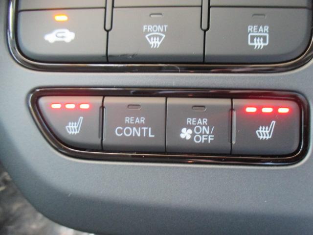 フリード ｅ：ＨＥＶクロスター　当社業務使用車　ナビ装着用スペシャルパッケージ　フルオートエアコン　リアクーラー　純正１５インチアルミホイール　ＬＥＤヘッドライト　スマートキー　ワンオーナー　Ｓヒーター　衝突軽減ブレーキシステム（8枚目）