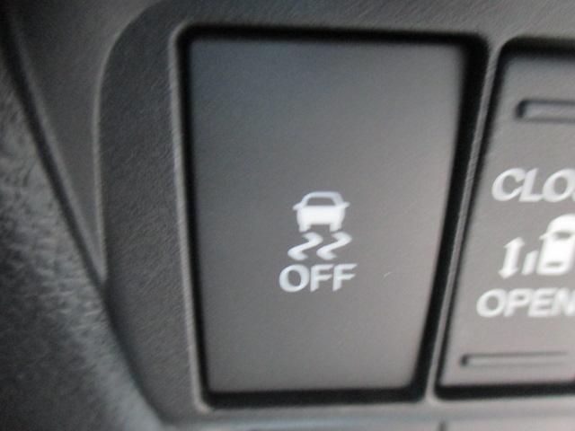 フリード ｅ：ＨＥＶクロスター　当社業務使用車　ナビ装着用スペシャルパッケージ　フルオートエアコン　リアクーラー　純正１５インチアルミホイール　ＬＥＤヘッドライト　スマートキー　ワンオーナー　Ｓヒーター　衝突軽減ブレーキシステム（10枚目）