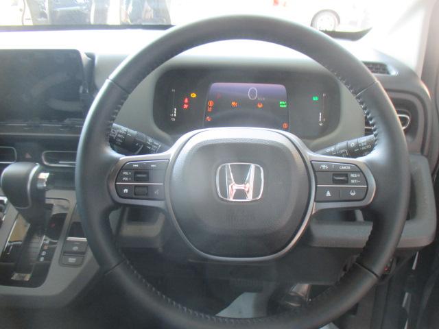 フリード ｅ：ＨＥＶクロスター　当社業務使用車　ナビ装着用スペシャルパッケージ　フルオートエアコン　リアクーラー　純正１５インチアルミホイール　ＬＥＤヘッドライト　スマートキー　ワンオーナー　Ｓヒーター　衝突軽減ブレーキシステム（11枚目）