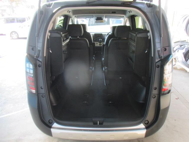 フリード ｅ：ＨＥＶクロスター　当社業務使用車　ナビ装着用スペシャルパッケージ　フルオートエアコン　リアクーラー　純正１５インチアルミホイール　ＬＥＤヘッドライト　スマートキー　ワンオーナー　Ｓヒーター　衝突軽減ブレーキシステム（14枚目）