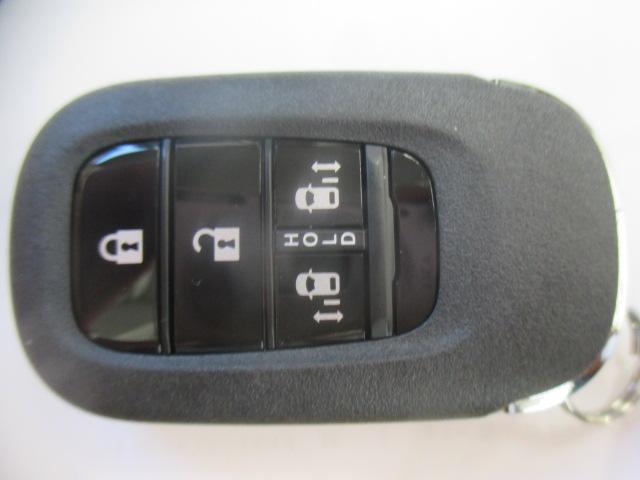 Ｎ－ＢＯＸジョイ ベースグレード　当社業務使用車　ナビ装着用スペシャルパッケージ　左右パワースライドドア　フルオートエアコン　運転席・助手席シートヒーター　スマートキー　踏み間違い防止装置　Ｂカメラ　横滑り防止機能　ＬＥＤランプ（9枚目）