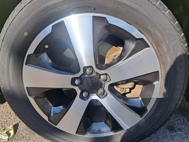 ＸＶハイブリッド ２．０ｉ－Ｌアイサイト　メモリーナビゲーション　バックカメラ　ＥＴＣ　スマートキー　ＬＥＤヘッドライト　純正アルミホイール　衝突軽減ブレーキ　はみ出し防止機能　Ｂモニ　ＤＶＤ再生可能　ＬＥＤライト　イモビライザー　クルコン（16枚目）