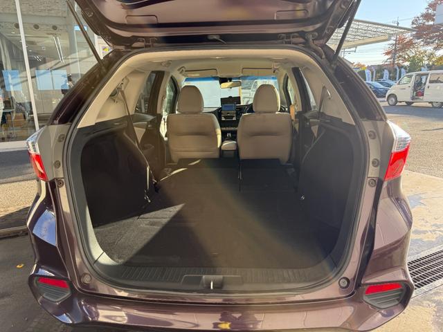 シャトル ハイブリッドＸスタイルエディション　純正ＬＥＤヘッドライト、スマートキーシステム、フルオートエアコン、社外アルミホイール、アダプティブクルーズコントロール、ホンダセンシング　サイドエアバック　クルコン　パワーステアリング　ＥＴＣ　ＡＢＳ（11枚目）